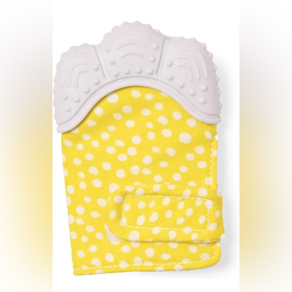 Manhattan Toy Fruity Paws Teether Mitt & Blankie Gift Set for Babies - Picture 4 of 6